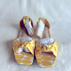 NWT, 6.5 Journee Collection Safina Open Toe Sandal, Yellow